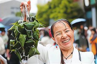 单刀教学片？！苏亚雷斯中圈接球，随后过掉门将打门得手